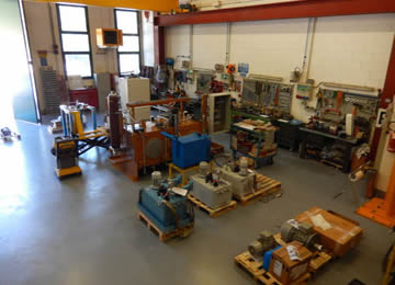 Inside the workshop, Detail of the top view of the assembly of hydraulic power units.